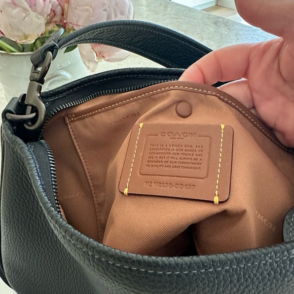 Cary Pebble Leather Crossbody Shoulder Bag - Black - Picture 8 of 14